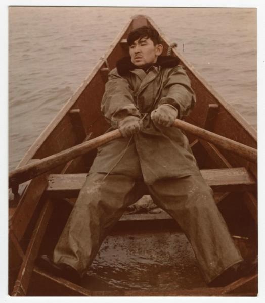 Чукотский рыбак, 1972 год, Чукотский национальный округ. Предположительно, писатель Юрий Рытхэу.Выставка «15 любопытных предположений» с этой фотографией.