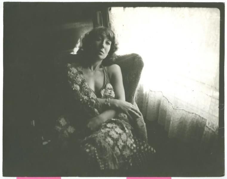Женщина в кресле, 1980-е
