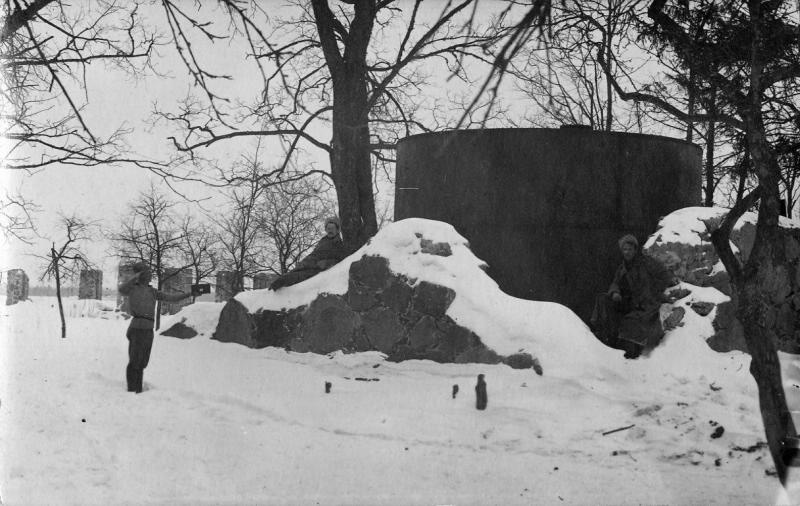 Духовщинский полк, 1916 год. 267-й пехотный Духовщинский полк составлен по мобилизации 18 июля 1914 года. Дислоцировался в Новгородской губернии, в Грузино. Осенью 1914 года полк был включен в состав Петроградского военного округа. До октября 1914 года дислоцировался в Охте, затем был направлен на Северо-Западный фронт.
