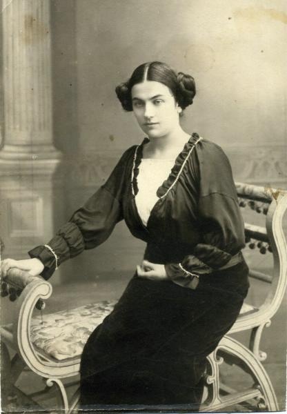 Без названия, 1915 - 1919. Фаина Александровна Жагар (1896 – 1942), жена Александра Ивановича Жагара, впоследствии — сестра милосердия (погибла).