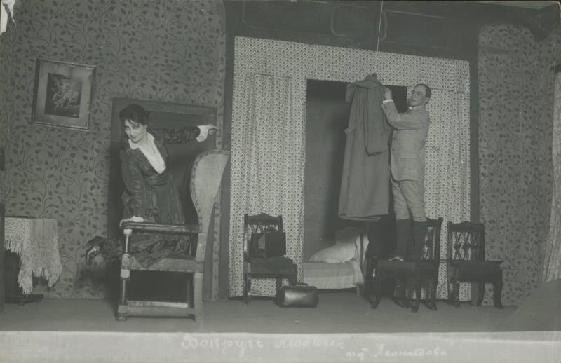 Сцена из спектакля «Вокруг любви», 1900 - 1910