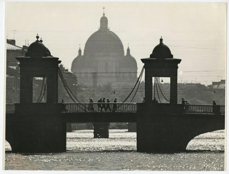 Мост Ломоносова на Фонтанке, 1954 год, г. Ленинград. Выставка «Православие с разных ракурсов» с этой фотографией.