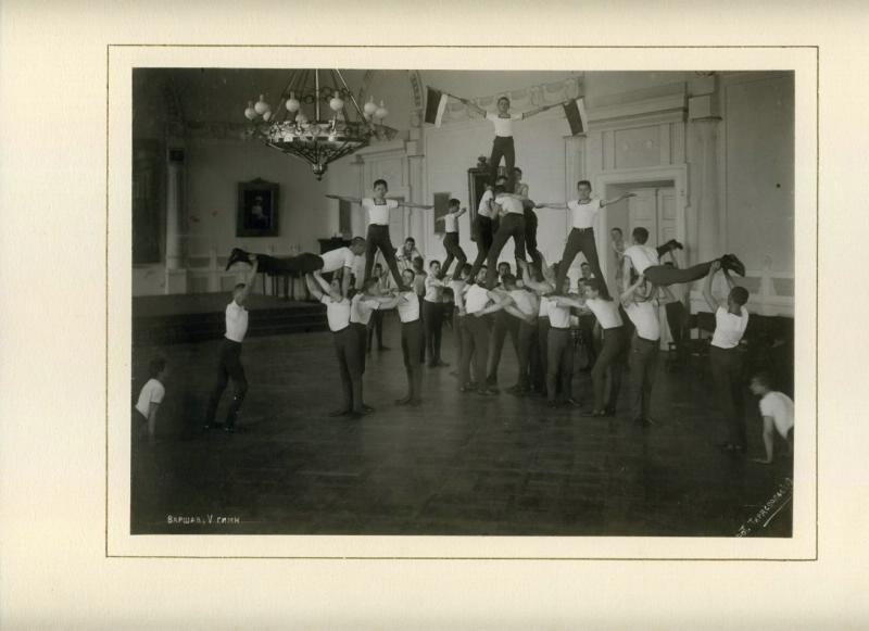 Спортивные занятия в варшавской гимназии, 1910-е, г. Варшава