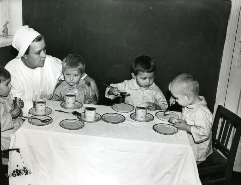 В детском саду, 1960 - 1965