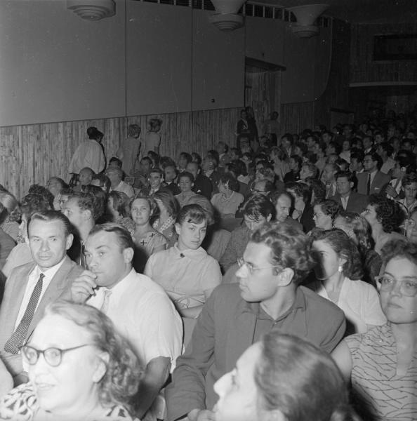 I Московский международный кинофестиваль. Публика в зале, 3 - 17 августа 1959, г. Москва