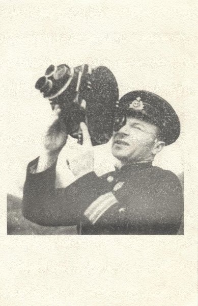 Кинооператор Александр Смолка, 1941 - 1942, г. Севастополь. Выставка «За кадром» с этой фотографией.