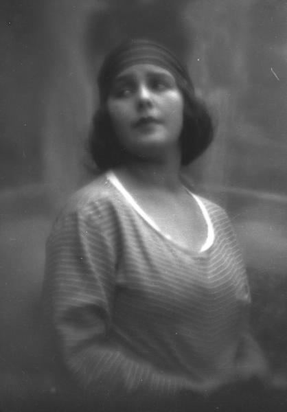 Женский портрет, 1920-е. Порт­рет жены фотографа На­та­льи Грин­берг.