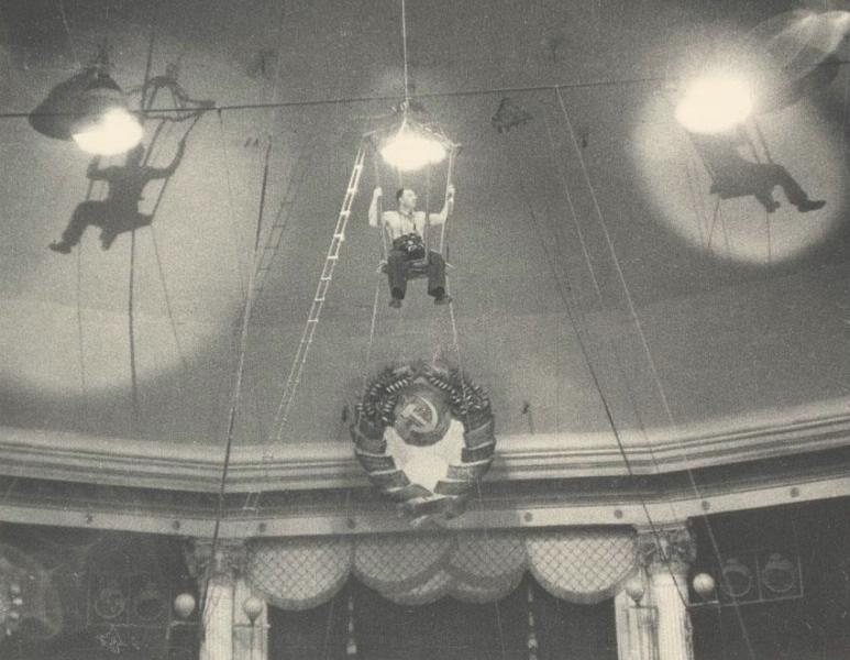 Георгий Петрусов под куполом, 1940 год, г. Москва. Видео «Георгий Петрусов» с этой фотографией.