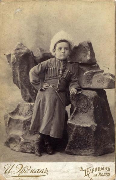 Портрет мальчика в черкеске, 1890-е, Саратовская губ., г. Царицын. Город Царицын - ныне Волгоград.