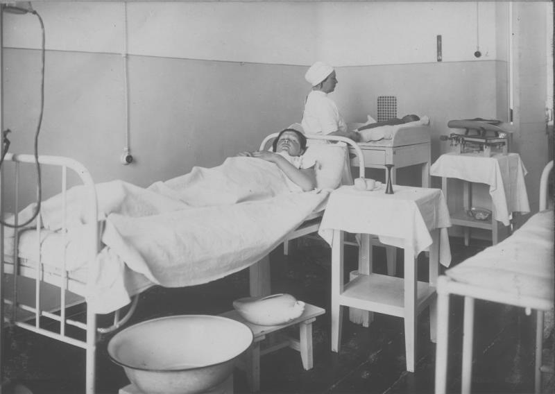 Фото "Вторая родильная комната", 1930-е, г. Саратов - История России в ...