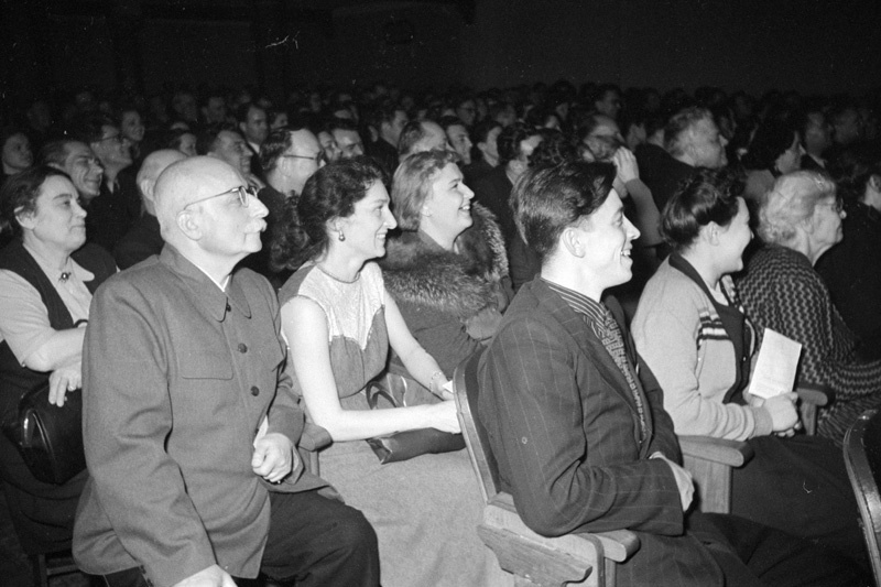 Из серии «Сергей Владимирович Образцов и его театр», 1956 год, г. Москва. Выставка «Театралы» с этой фотографией.
