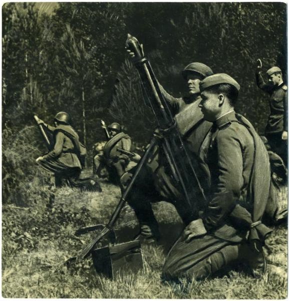 Минометчики ведут огонь, 1943 год
