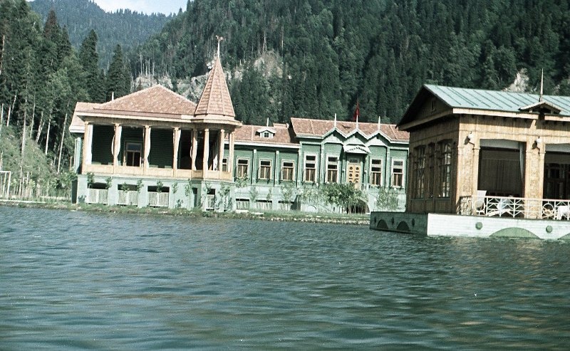 Озеро Рица. Дача Иосифа Сталина, 1952 год, Абхазская АССР. Выставка «Абхазия» с этой фотографией.&nbsp;