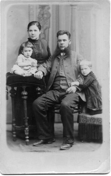 Семейный портрет, 1910-е, г. Санкт-Петербург