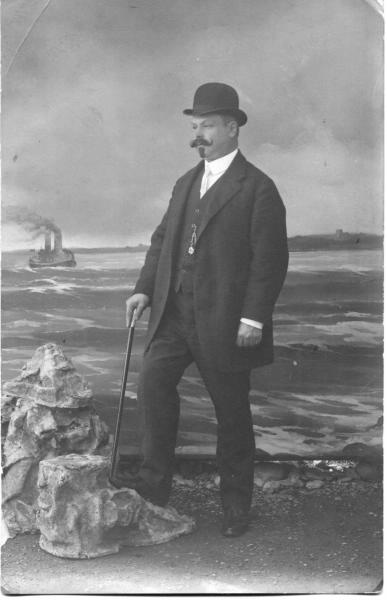 Портрет мужчины с бородкой и в котелке, 1910-е