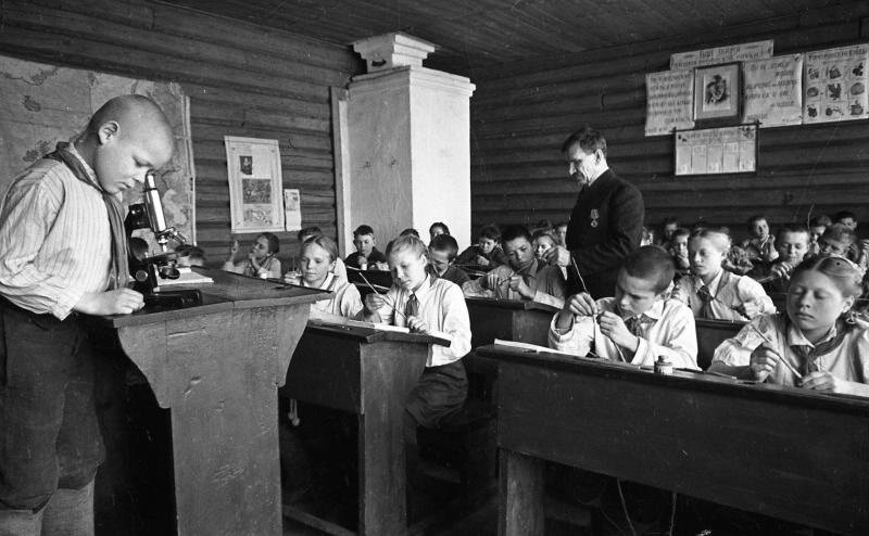 На уроке в школе, 1949 год, Тамбовская обл., Моршанский р-н, с. Ивенье