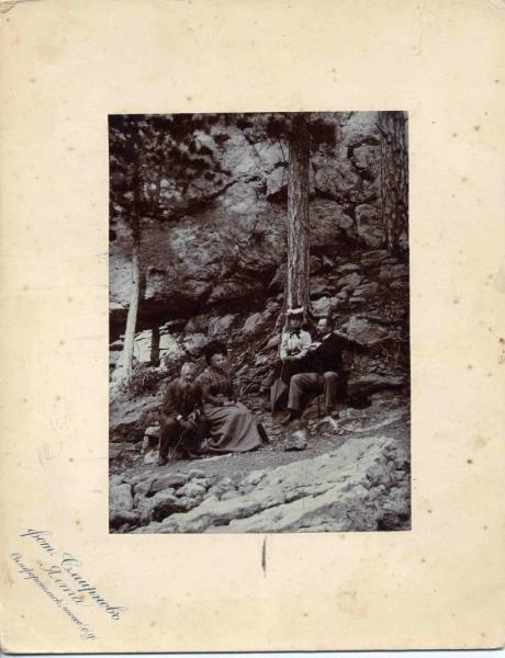 Крым. Отдых на горной тропе, 1900-е, Таврическая губ., г. Ялта