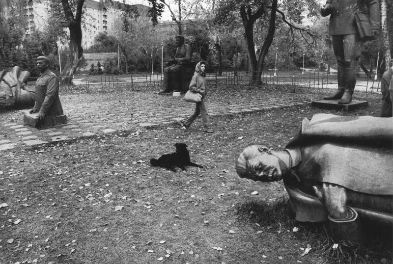 Крымская набережная, 20 сентября 1991, г. Москва. Выставка «Москва 1990-х» с этим снимком.&nbsp;