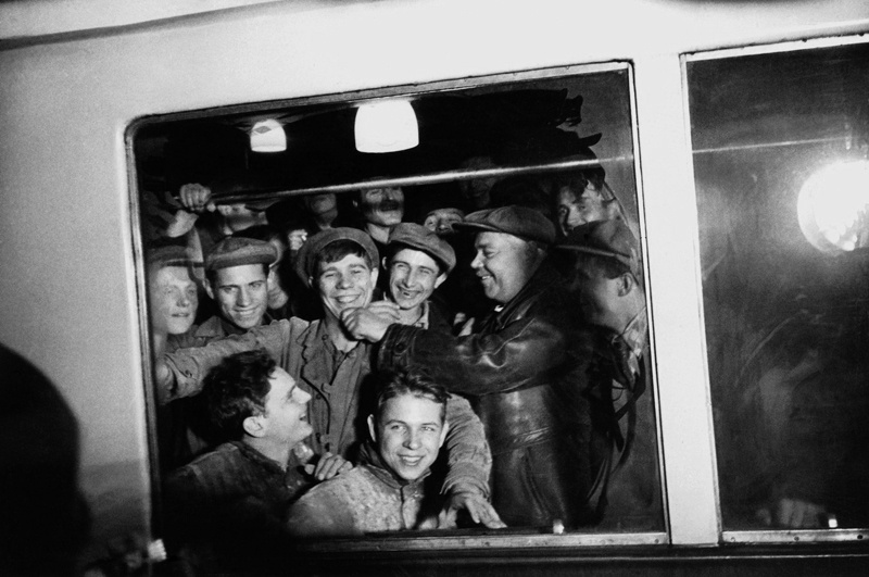 «Первые пассажиры метро – метростроевцы», январь 1935, г. Москва