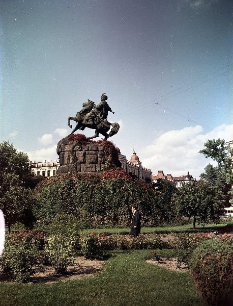 Фото памятник богдану хмельницкому в киеве