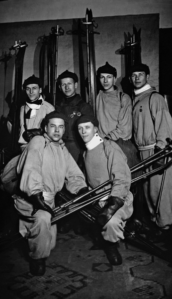 Участники лыжного пробега, январь 1936. Выставка «Если хочешь быть здоров» с этой фотографией.