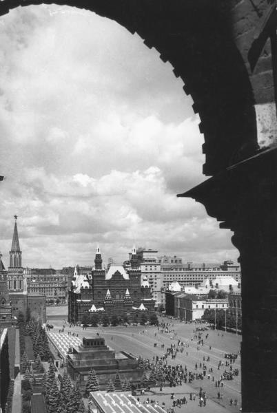 Красная площадь, 1970-е, г. Москва. Съемка со Спасской башни.