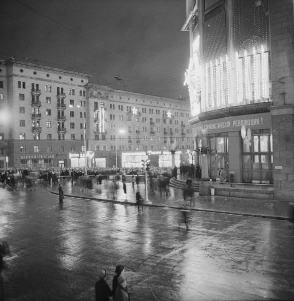 Вечерняя Москва, 1950-е, г. Москва. Улица Горького и здание Центрального Телеграфа.
