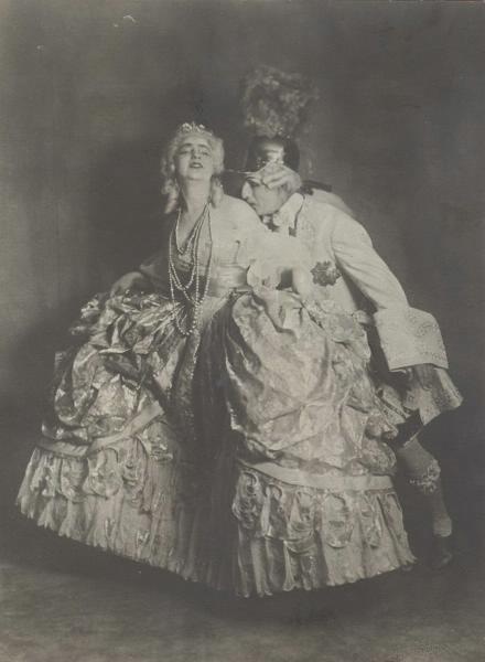 Портрет актеров в костюмах «Екатерина II и Потемкин», 1927 год