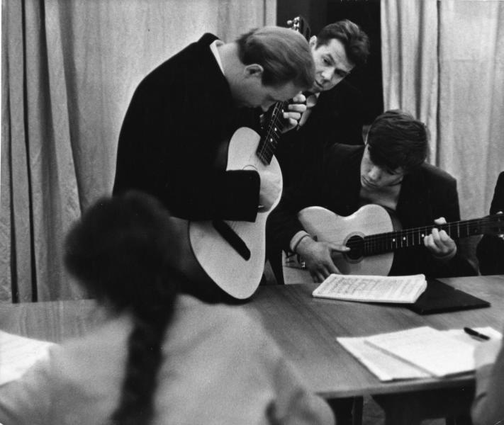 На занятиях в музыкальной студии, 1965 год, г. Норильск