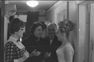 Премьера спектакля «Моя прекрасная леди» в Московском театре оперетты, 28 декабря 1964, г. Москва. Актриса Лидия Алчевская, балетмейстер Галина Шаховская, режиссер-постановщик Сергей Штейн и актриса Ираида Муштакова.&nbsp;