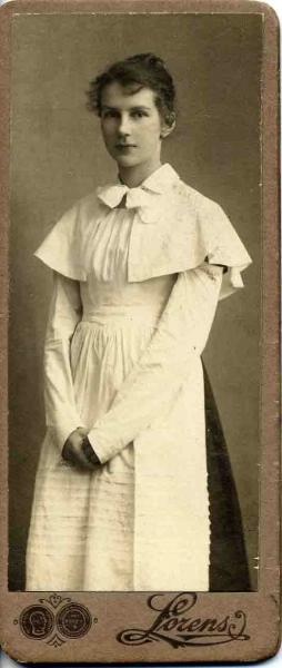 Портрет гимназистки, 1917 год, г. Петроград. Видеовыставка «Домашняя наставница» с этой фотографией.&nbsp;