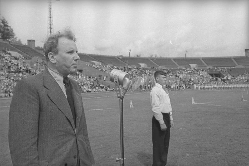 На стадионе, 1950-е, г. Москва
