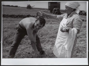 Утренний моцион. Колхоз имени В. И. Ленина, 1971 год, Ставропольский край, Ипатовский р-н, колхоз им. Ленина. Из серии «Хлеб наш насущный».