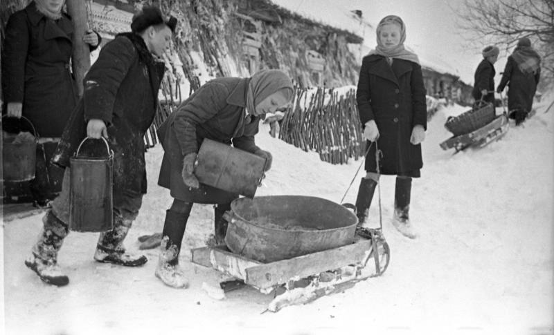 Зимой на сельской улице, 1949 год, Тамбовская обл., Моршанский р-н, с. Ивенье