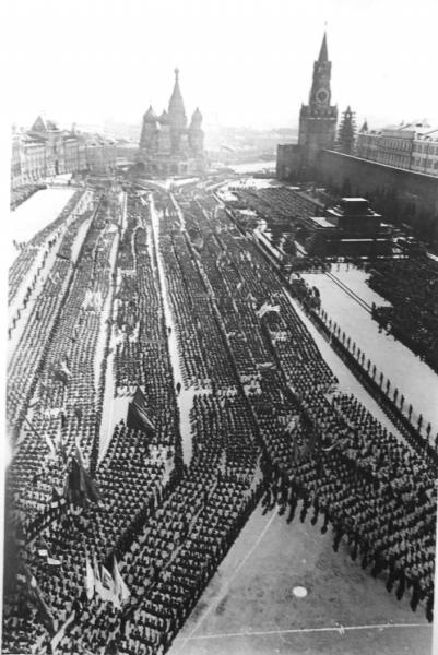 Физкультурный парад на Красной площади, 1948 - 1953. Выставка «Физкультурные парады» с этой фотографией.