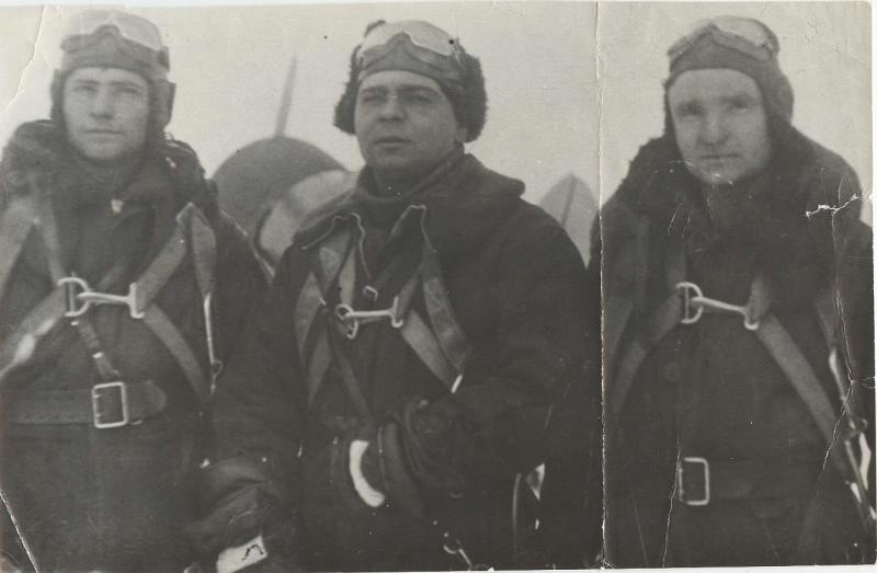 Алексей Сторожаков (в центре), 1939 - 1940