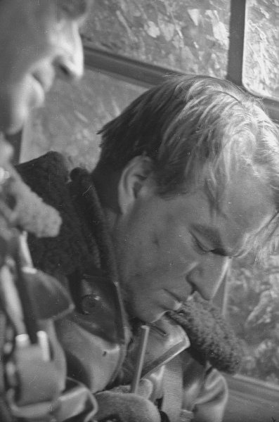 На съемках фильма «Валерий Чкалов». Артист Владимир Белокуров в самолете, 1940 - 1941, г. Ленинград