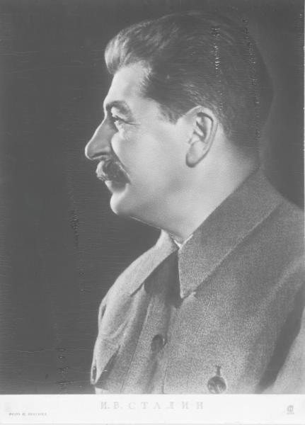 Иосиф Сталин, 1930-е. Выставка «VIP-персоны СССР на портретах Ивана Шагина» с этой фотографией.&nbsp;