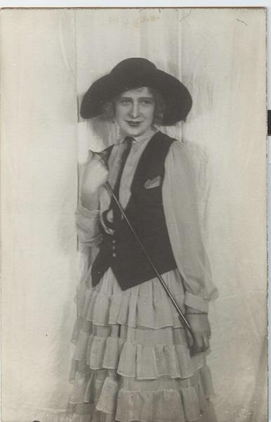Дама с тростью, 1910-е, г. Санкт-Петербург