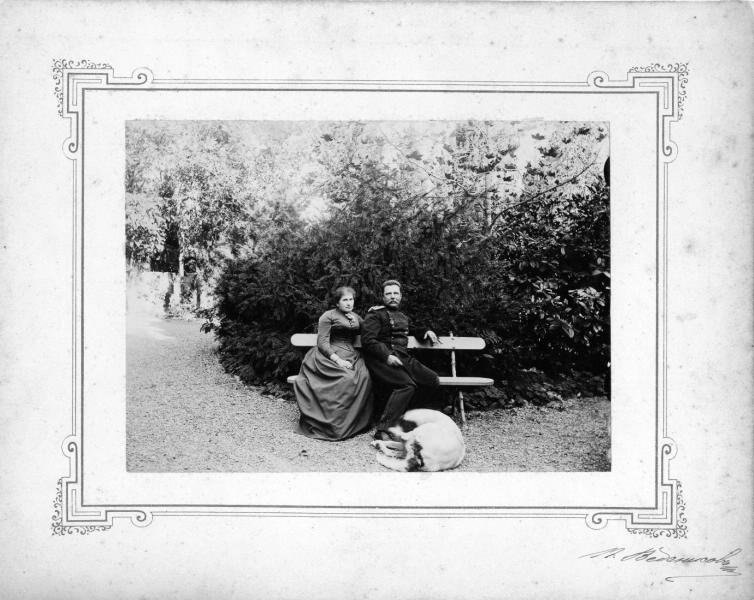На скамейке, 1900-е