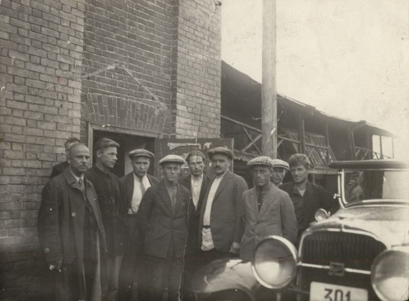 Первый секретарь ВЦСПС Николай Шверник с руководящими работниками завода им. И. В. Сталина и райкома ВКП(б), 1932 год, г. Павлово