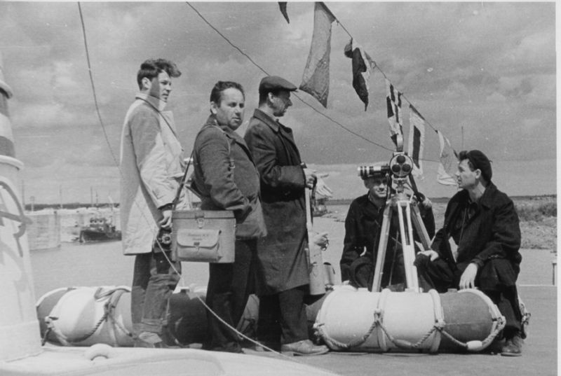 Киносъемочная группа Череповецкой телестудии на съемке Череповецкого моря, июнь 1963, г. Череповец и Череповецкий район. Выставка «За кадром» с этой фотографией.