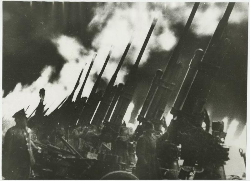 Салют Победы, 24 июня 1945. Выставка&nbsp;«Победа!» с этой фотографией.