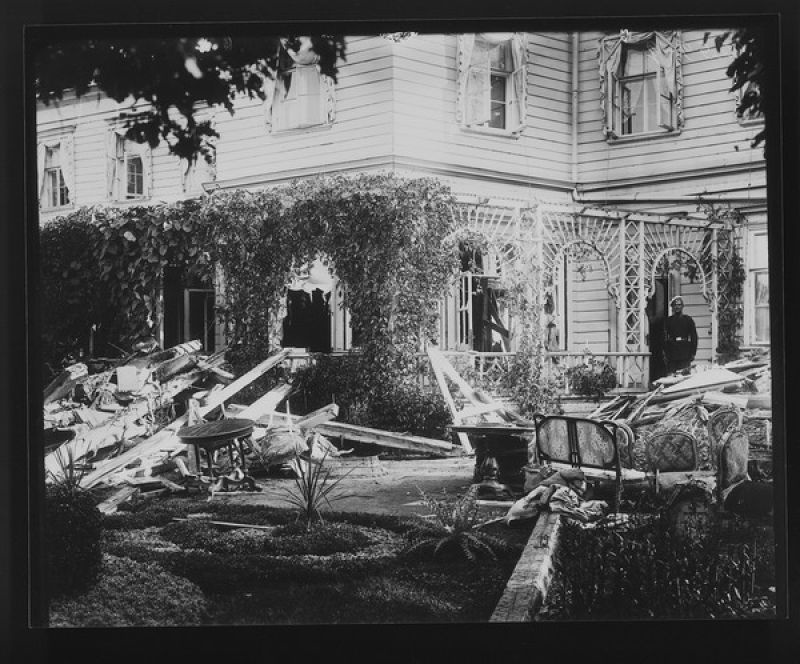 Дача Петра Столыпина после взрыва, 12 августа 1906 - 30 сентября 1906, г. Санкт-Петербург. Видео «Убить Столыпина» с этим снимком.