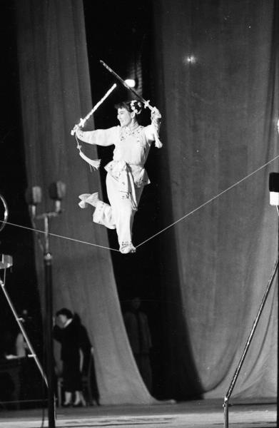 Выступление артистов китайского цирка на сцене Зеленого театра, 1960 год, г. Москва