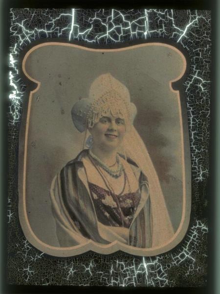 Портрет женщины в народном костюме, 1900-е