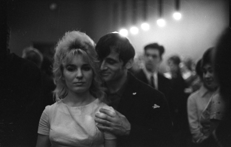 Двое, 1965 год, г. Норильск. Выставки: «Советская романтика», «"То, что мы играем, и есть сама жизнь". – Луи Армстронг»,&nbsp;«Одной приятной летней ночью...» с этой фотографией.