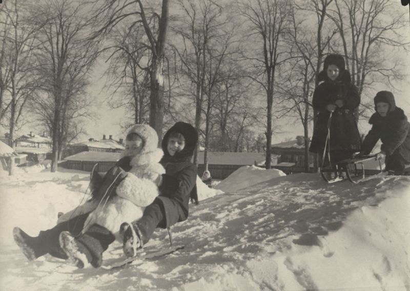 Катание на санках, 1950-е, Владимирская обл., г. Муром