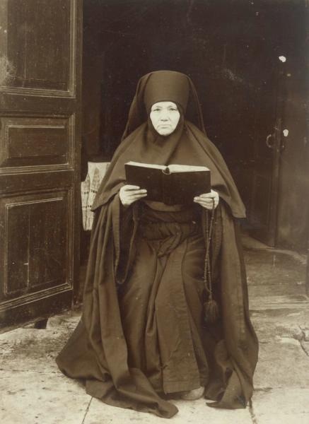 Портрет монахини, 1900-е. Выставка «Монахи» с этой фотографией.