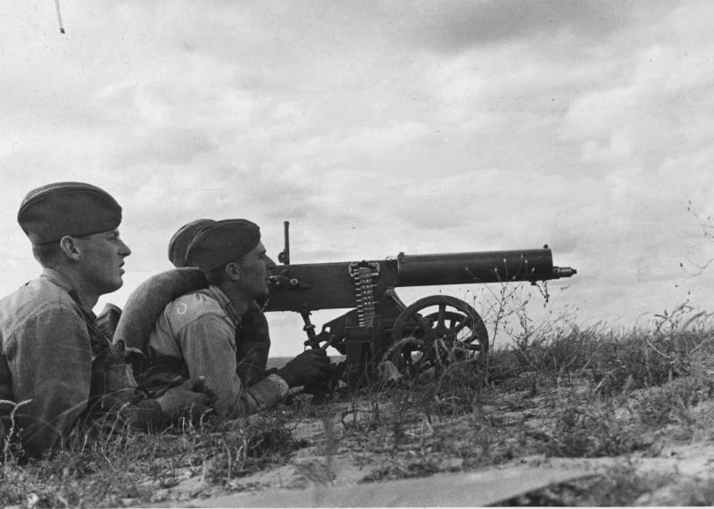 Солдаты с пулеметом, 1940 - 1942